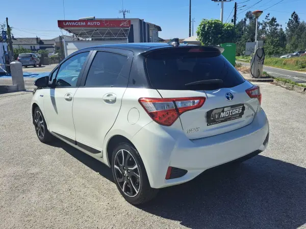 Toyota Yaris 2018 - 16750 EUR, 57032 km - AUTO.MOTO.pt - 57032km - foto 9 de 35