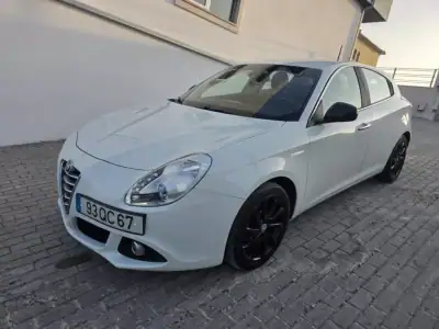 Alfa Romeo Giulietta 2015 - 13500 EUR, 148000 km - AUTO.MOTO.pt - 148000km - foto 9 de 49