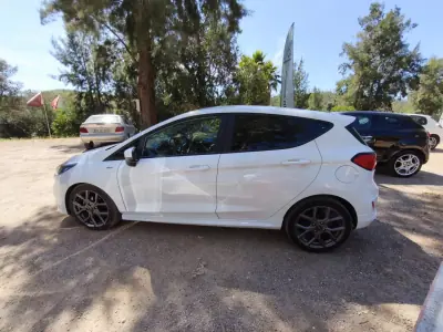 Ford Fiesta 2022 - 15750 EUR, 84525 km - AUTO.MOTO.pt - 84525km - foto 2 de 14