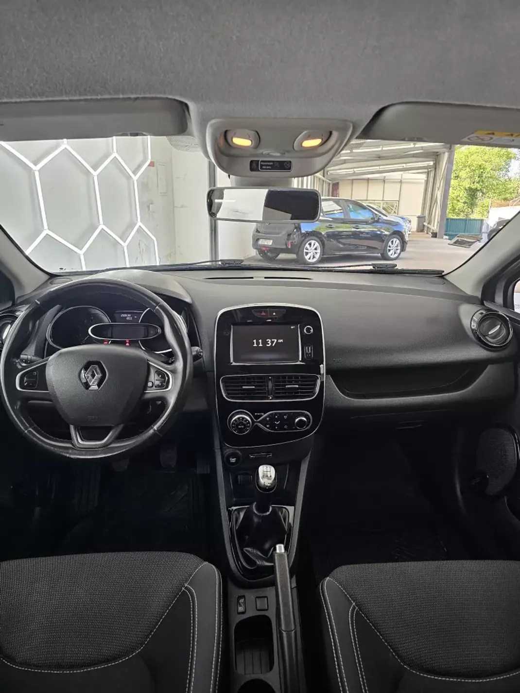 Renault Clio Sport Tourer 2019 - 8650 EUR, 259539 km - AUTO.MOTO.pt - 259539km - foto 17 de 24