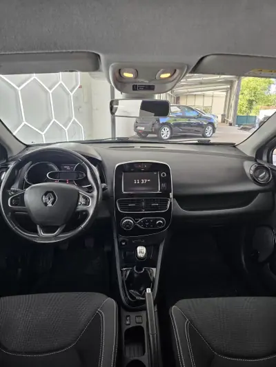 Renault Clio Sport Tourer 2019 - 8650 EUR, 259539 km - AUTO.MOTO.pt - 259539km - foto 17 de 24
