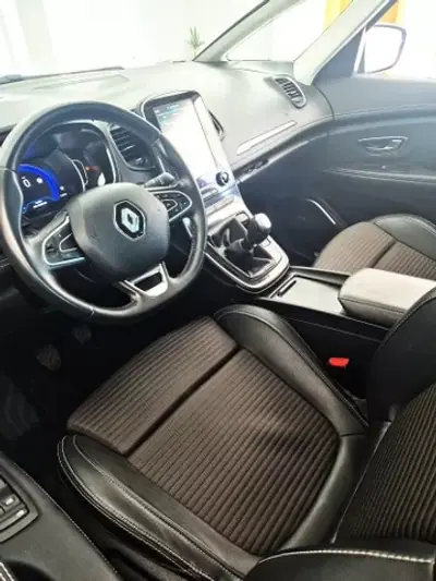 Renault Grand Scénic 2019 - 15750 EUR, 136587 km - 136587km - foto 6 de 9