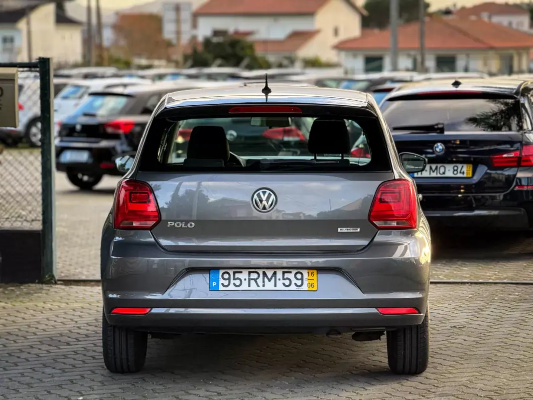 Volkswagen Polo 2016 - 9590 EUR, 130000 km - AUTO.MOTO.pt - 130000km - foto 4 de 12