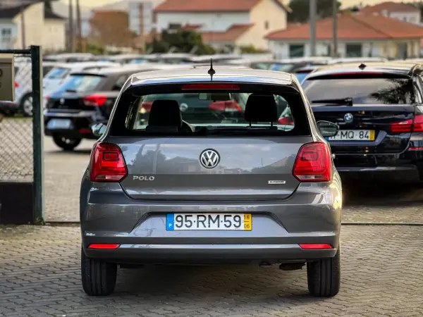 Volkswagen Polo 2016 - 9590 EUR, 130000 km - AUTO.MOTO.pt - 130000km - foto 4 de 12