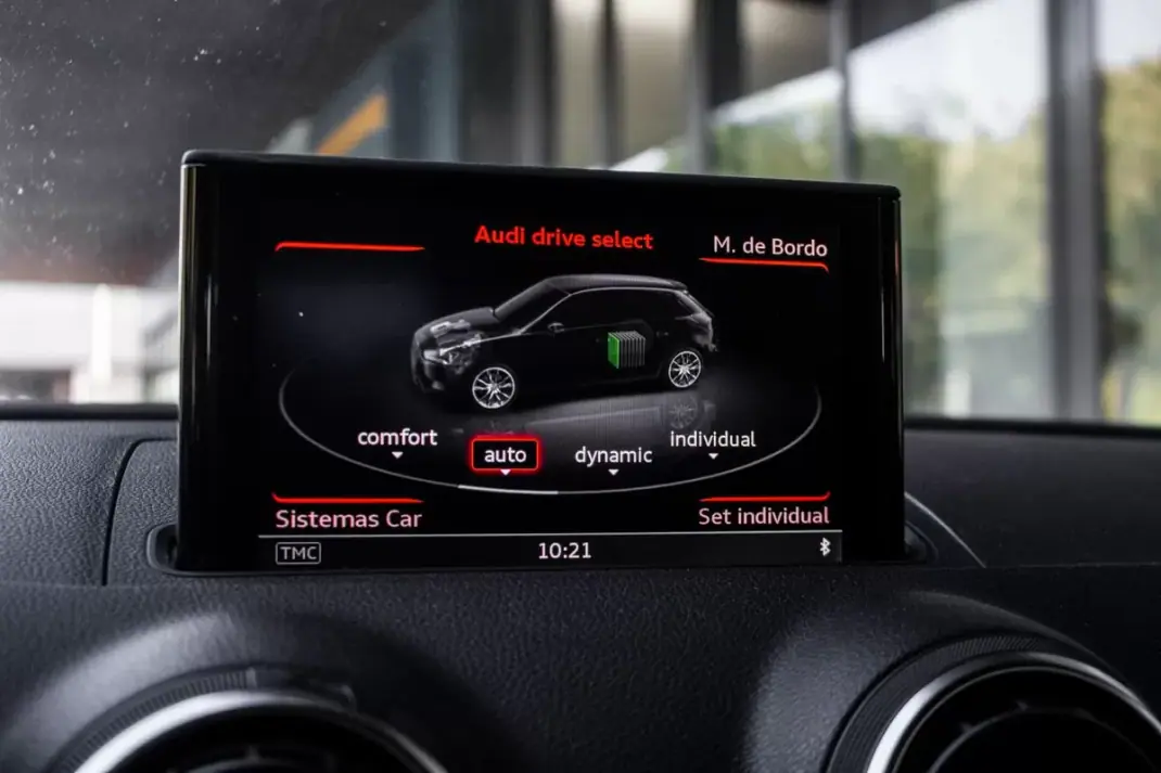 Audi A3 Sportback 2015 - 13490 EUR, 252393 km - AUTO.MOTO.pt - 252393km - foto 33 de 34