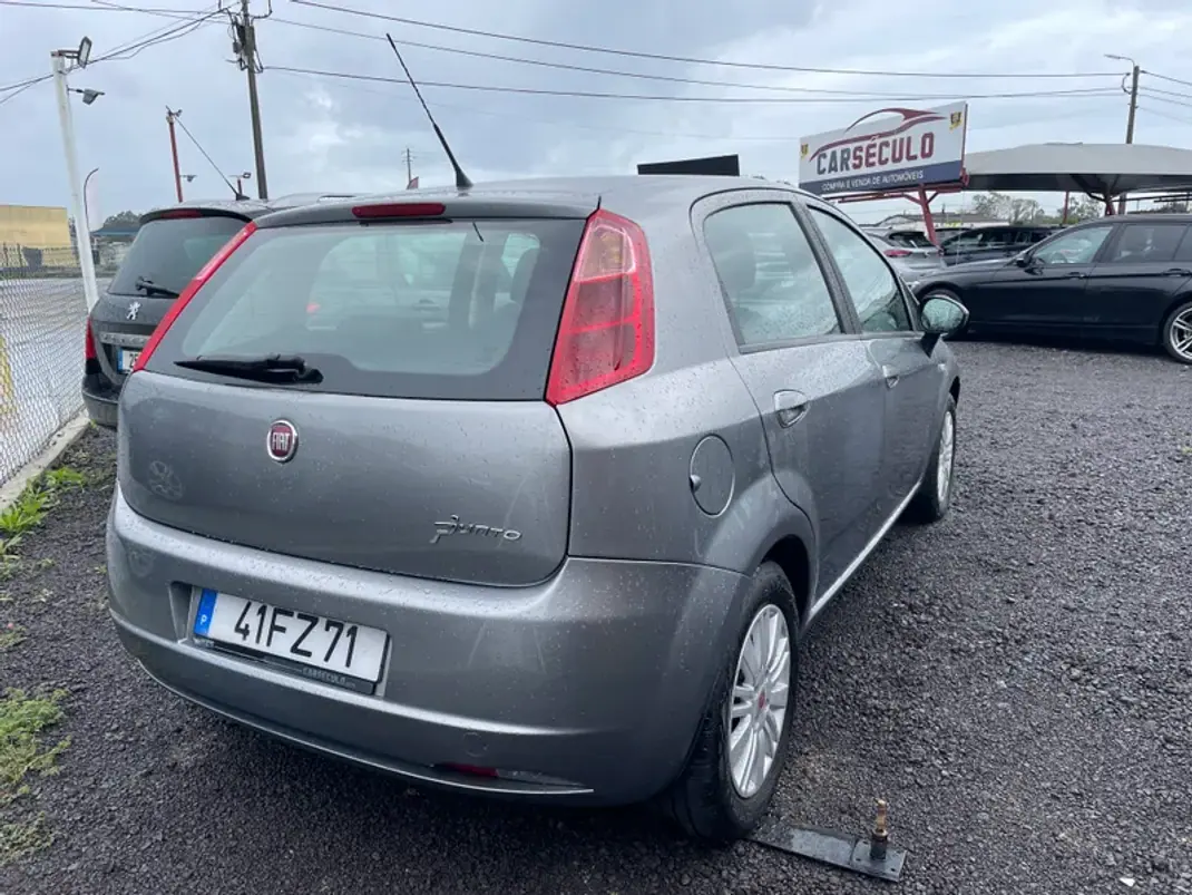 Fiat Punto 2008 - 7950 EUR, 184717 km - AUTO.MOTO.pt - 184717km - foto 2 de 18
