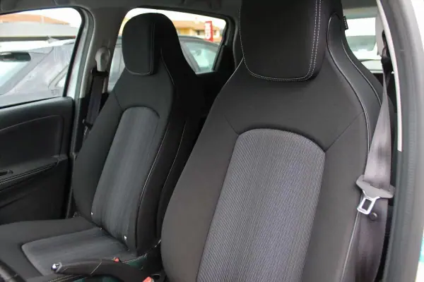 Renault Zoe 2018 - 13750 EUR, 94000 km - AUTO.MOTO.pt - 94000km - foto 8 de 22