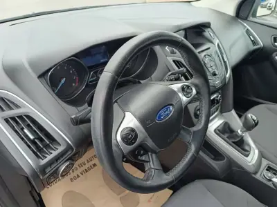 Ford Focus 2014 - 9900 EUR, 168000 km - AUTO.MOTO.pt - 168000km - foto 16 de 21