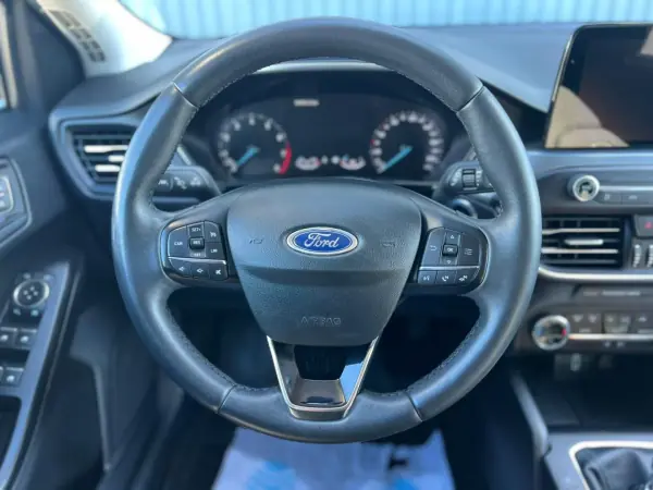 Ford Focus SW 2019 - 15950 EUR, 94634 km - AUTO.MOTO.pt - 94634km - foto 9 de 19