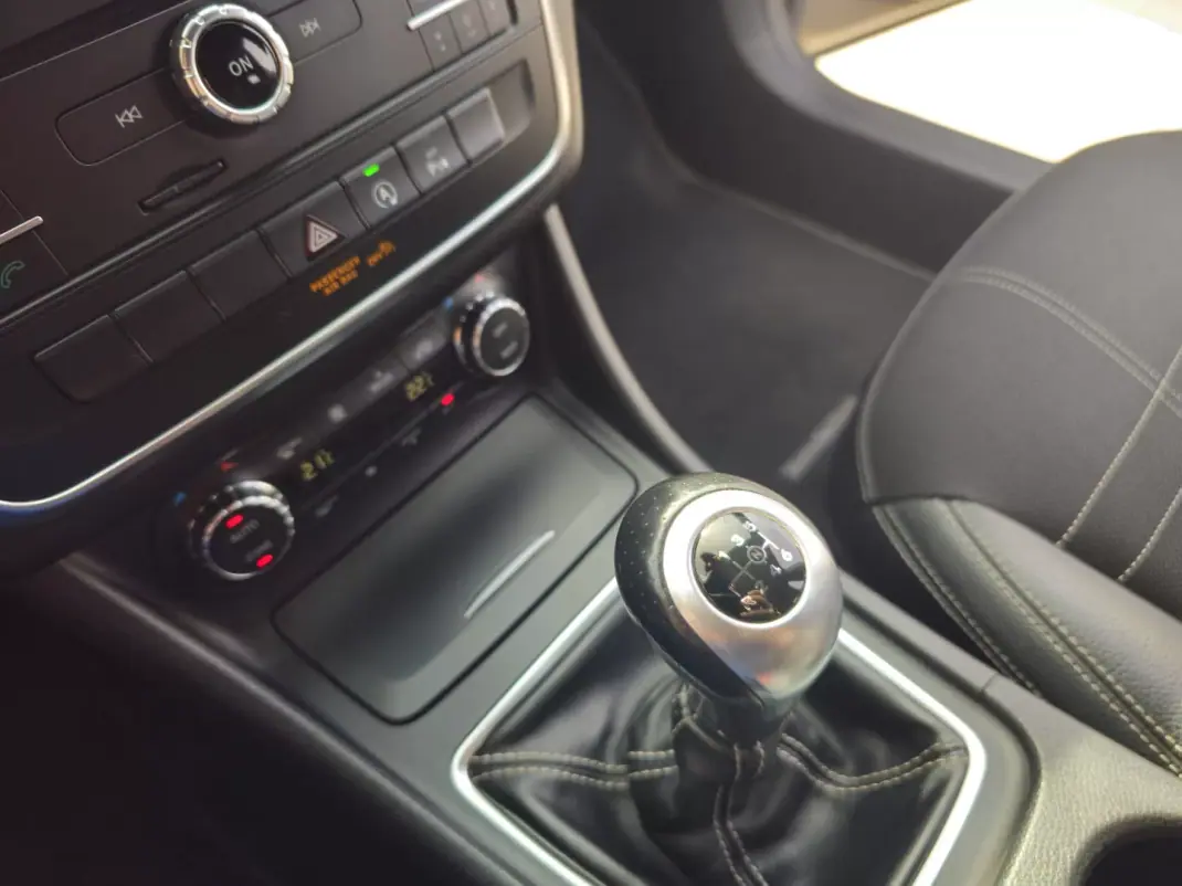 Mercedes-Benz CLA 200 2015 - 17500 EUR, 169158 km - AUTO.MOTO.pt - 169158km - foto 14 de 15