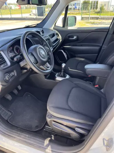 Jeep Renegade 2022 - 18500 EUR, 82500 km - AUTO.MOTO.pt - 82500km - foto 19 de 21