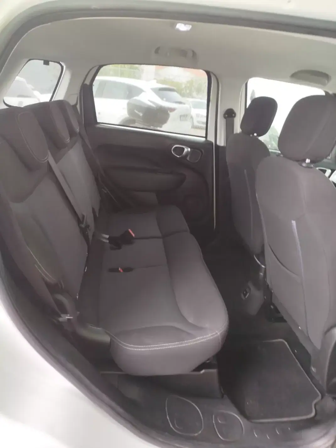 Fiat 500L 2019 - 15800 EUR, 98150 km - AUTO.MOTO.pt - 98150km - foto 3 de 8