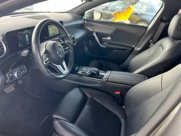 Mercedes-Benz A 180 2019 - 19000 EUR, 200150 km - AUTO.MOTO.pt - 200150km - foto 9 de 14