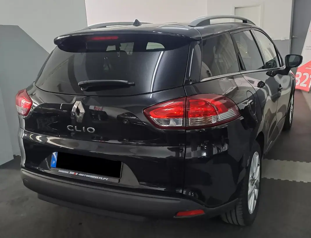 Renault Clio Sport Tourer 2020 - 9990 EUR, 120000 km - AUTO.MOTO.pt - 120000km - foto 6 de 22