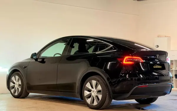 Tesla Model Y 2022 - 35990 EUR, 89658 km - AUTO.MOTO.pt - 89658km - foto 5 de 17