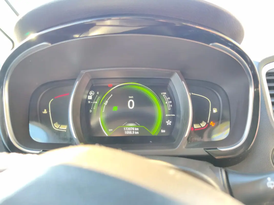 Renault Espace 2016 - 16450 EUR, 171955 km - AUTO.MOTO.pt - 171955km - foto 12 de 31