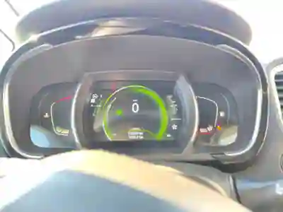 Renault Espace 2016 - 16450 EUR, 171955 km - AUTO.MOTO.pt - 171955km - foto 12 de 31