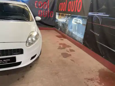 Fiat PUNTO 2008 - 2999 EUR, 233000 km - AUTO.MOTO.pt - 233000km - foto 9 de 36