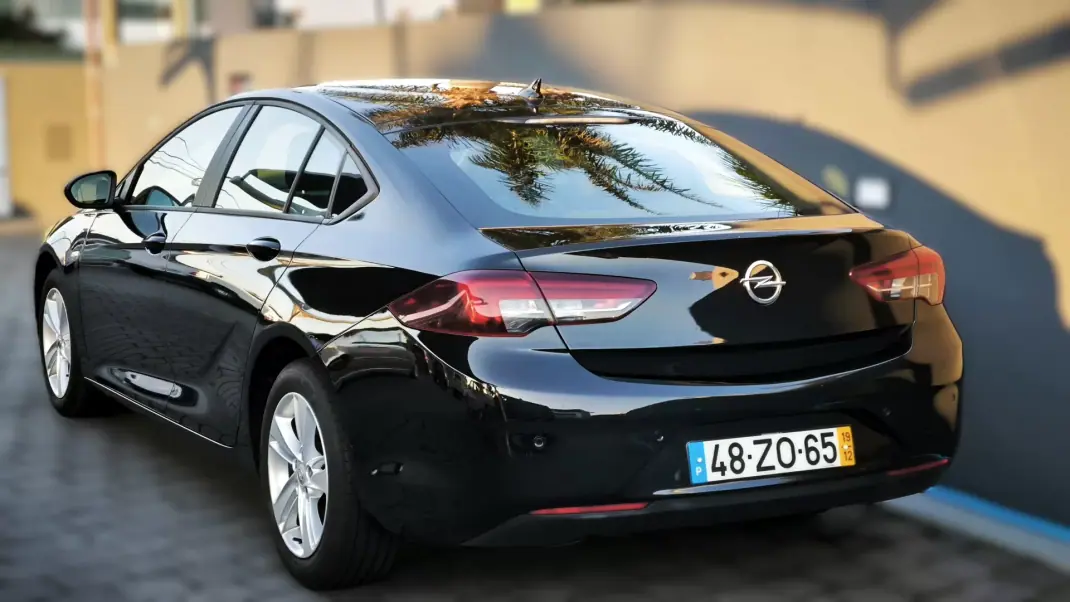 Opel Insignia Grand Sport 2019 - 14950 EUR, 70795 km - AUTO.MOTO.pt - 70795km - foto 2 de 36