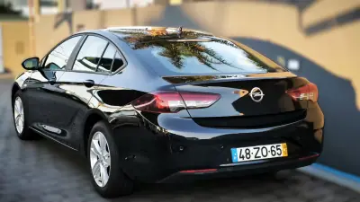 Opel Insignia Grand Sport 2019 - 14950 EUR, 70795 km - AUTO.MOTO.pt - 70795km - foto 2 de 36