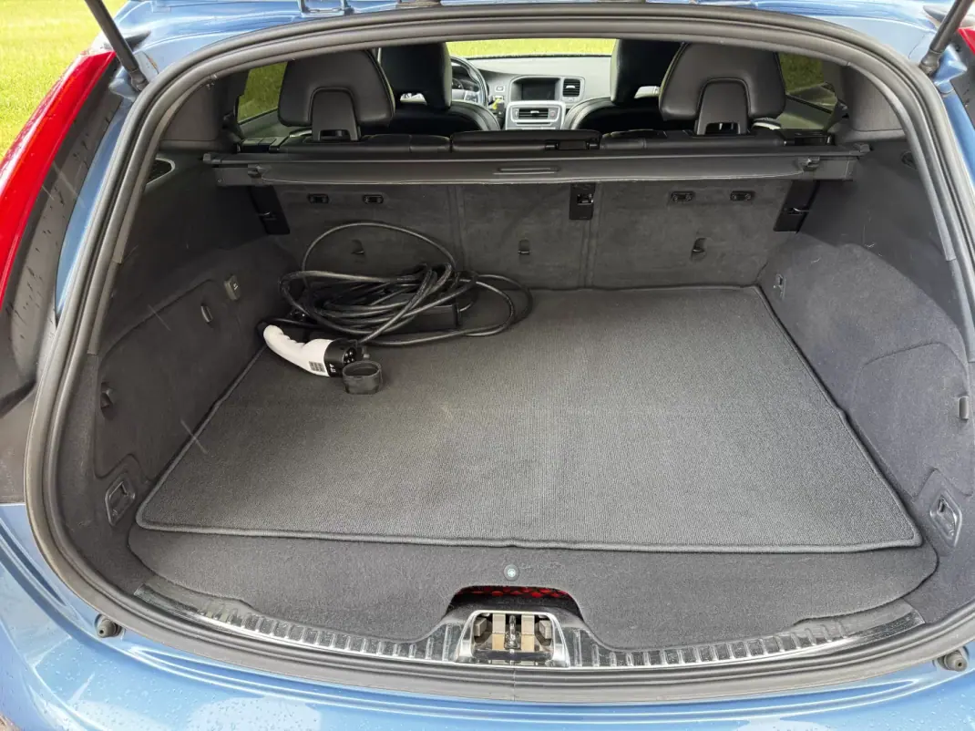 Volvo V60 2015 - 15965 EUR, 271000 km - AUTO.MOTO.pt - 271000km - foto 15 de 22