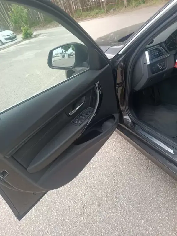 BMW 330e 2017 - 17950 EUR, 159000 km - AUTO.MOTO.pt - 159000km - foto 6 de 14