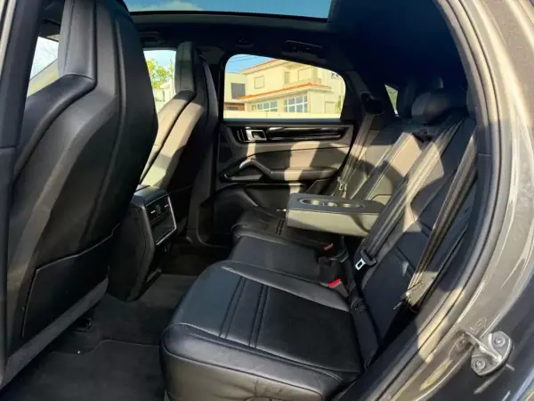 Porsche Cayenne Coupé 2021 - 64999 EUR, 119000 km - AUTO.MOTO.pt - 119000km - foto 16 de 37