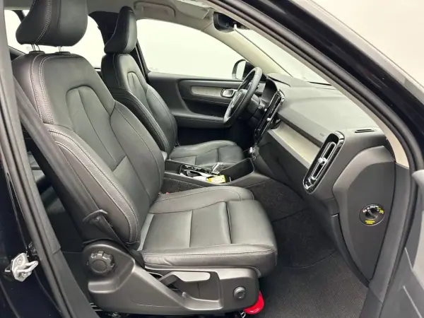 Volvo XC 40 2021 - 27990 EUR, 85029 km - AUTO.MOTO.pt - 85029km - foto 8 de 13