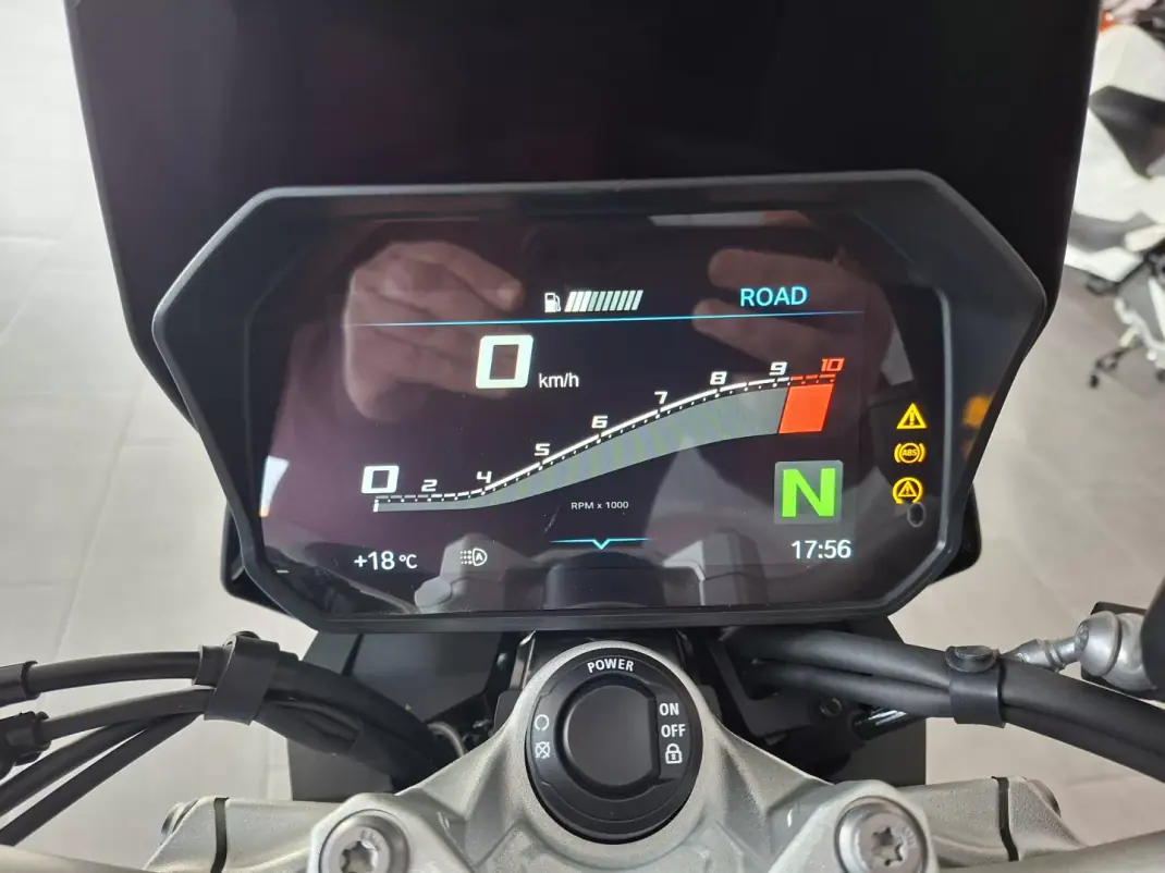 BMW F 900 R 2024 - 9750 EUR, 6500 km - AUTO.MOTO.pt - 6500km - foto 13 de 17