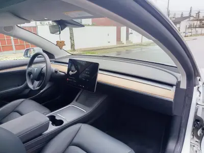 Tesla Model 3 2021 - 26490 EUR, 93800 km - AUTO.MOTO.pt - 93800km - foto 13 de 15