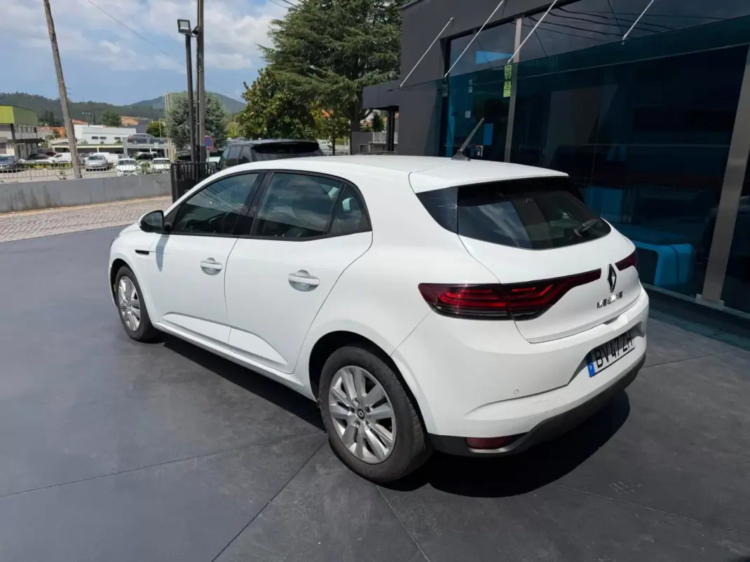 Renault Mégane 2022 - 15900 EUR, 121000 km - 121000km - foto 5 de 11