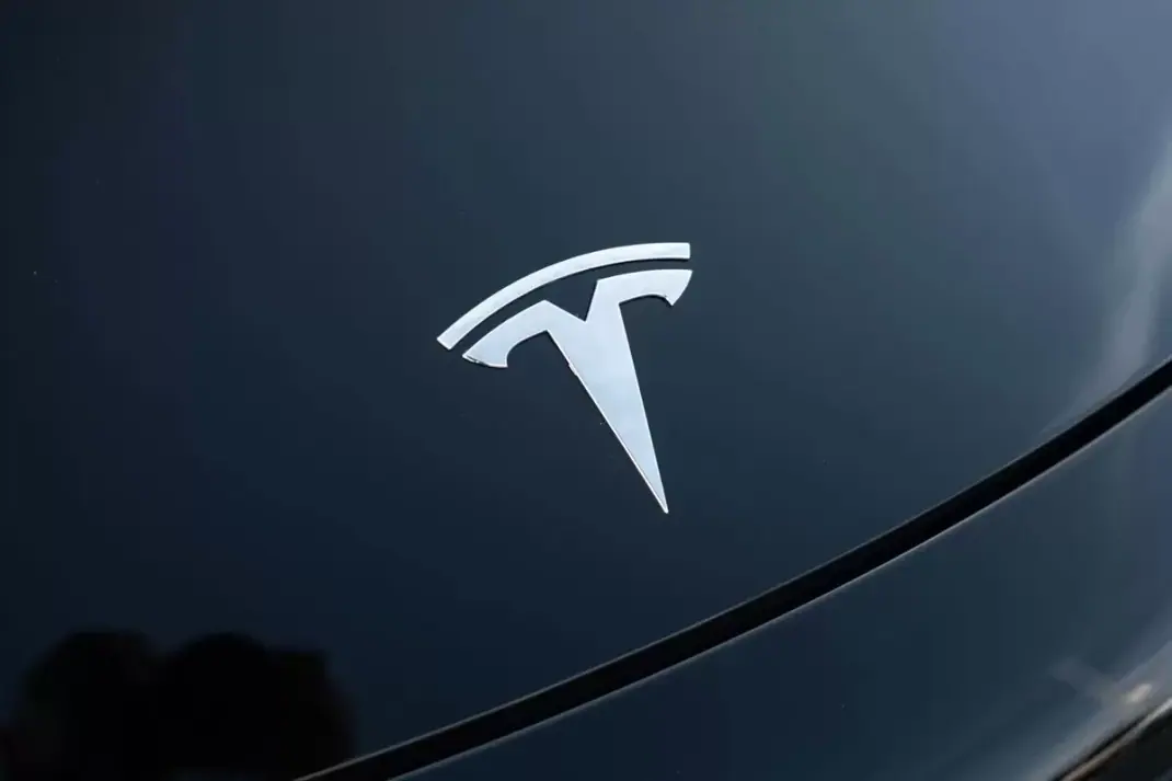 Tesla Model 3 2023 - 32900 EUR, 77000 km - AUTO.MOTO.pt - 77000km - foto 6 de 26
