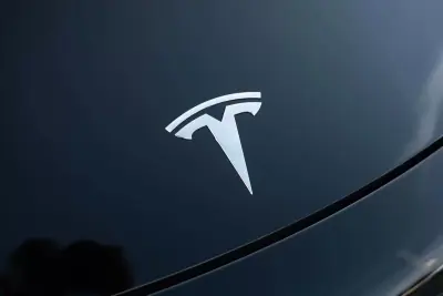 Tesla Model 3 2023 - 32900 EUR, 77000 km - AUTO.MOTO.pt - 77000km - foto 6 de 26