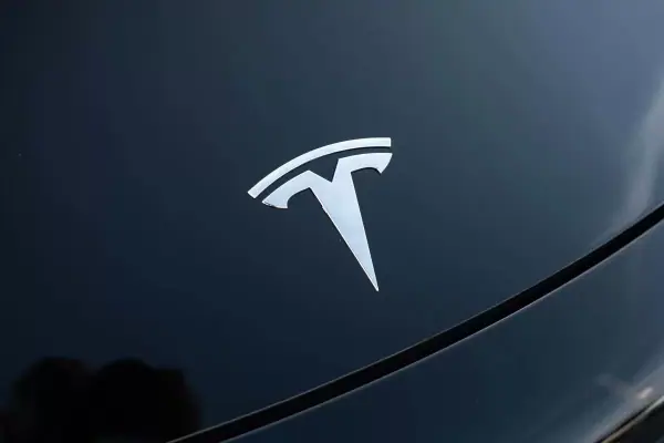Tesla Model 3 2023 - 32900 EUR, 77000 km - AUTO.MOTO.pt - 77000km - foto 6 de 26