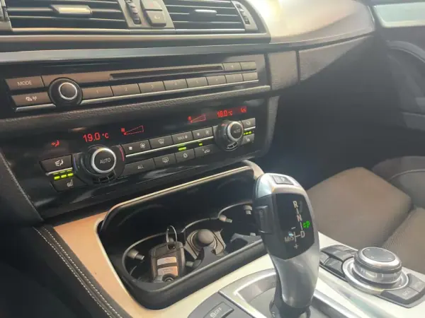 BMW 520 2010 - 15999 EUR, 174000 km - AUTO.MOTO.pt - 174000km - foto 44 de 51