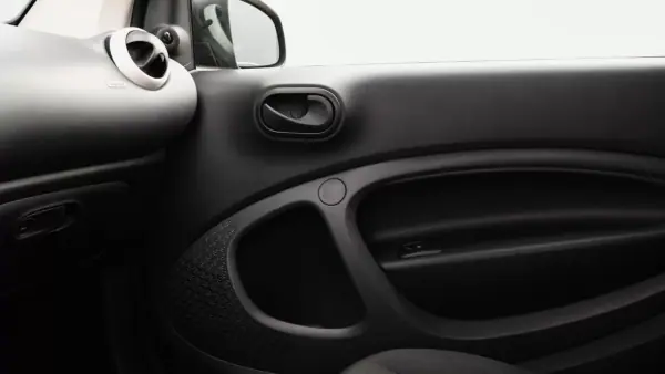 Smart Fortwo Cabrio 2017 - 11200 EUR, 73000 km - AUTO.MOTO.pt - 73000km - foto 11 de 23