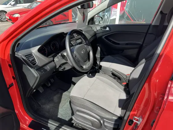 Hyundai i20 2020 - 13547 EUR, 43500 km - 43500km - foto 8 de 17