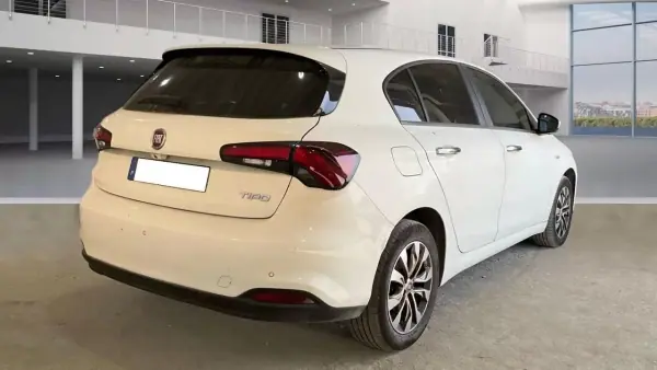 Fiat Tipo 2020 - 9590 EUR, 109305 km - AUTO.MOTO.pt - 109305km - foto 3 de 8