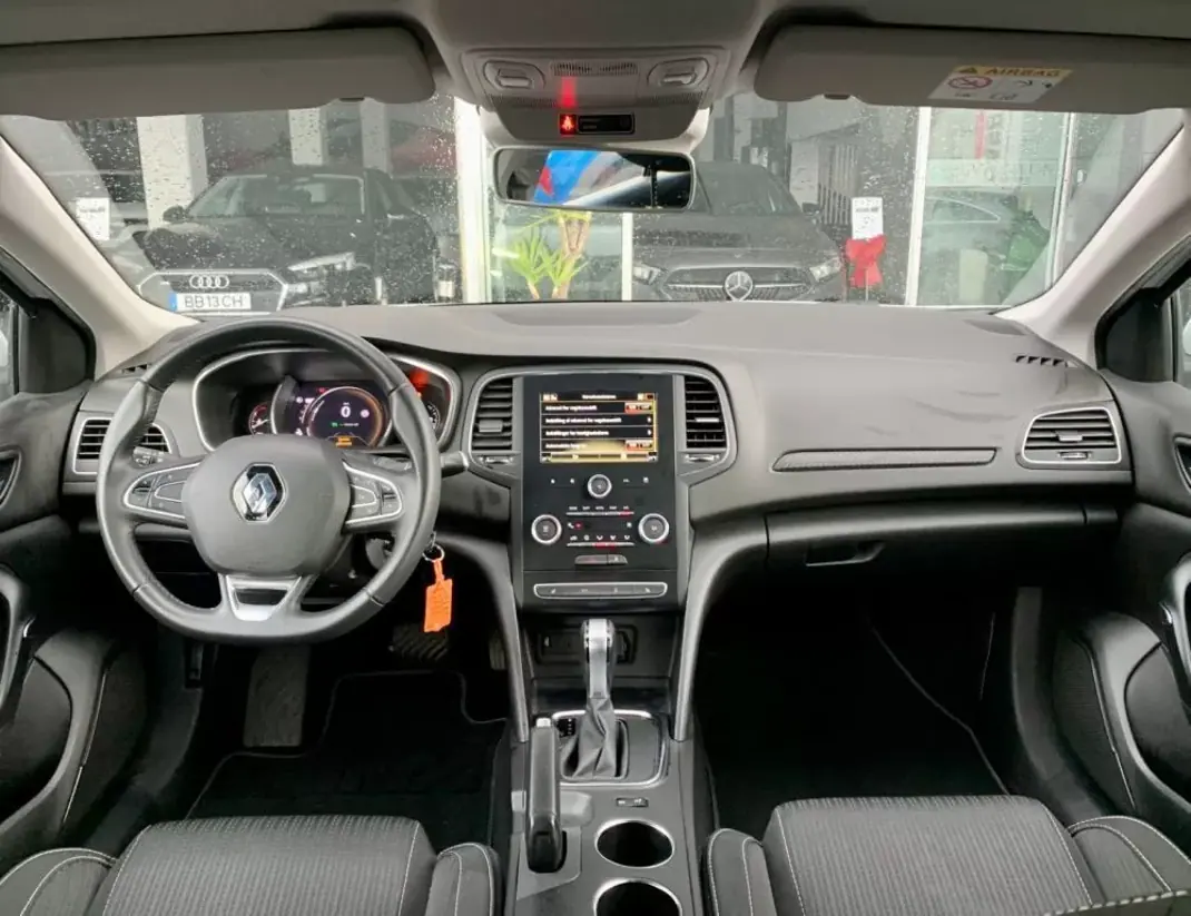 Renault Mégane Sport Tourer 2019 - 16900 EUR, 95084 km - AUTO.MOTO.pt - 95084km - foto 11 de 19