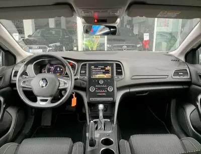 Renault Mégane Sport Tourer 2019 - 16900 EUR, 95084 km - AUTO.MOTO.pt - 95084km - foto 11 de 19