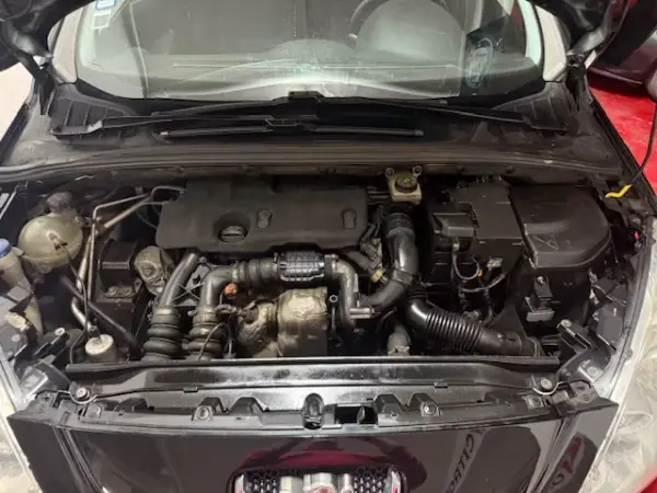 Peugeot 308 2011 - 7400 EUR, 143000 km - AUTO.MOTO.pt - 143000km - foto 30 de 31