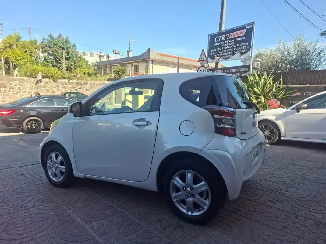 Toyota iQ 2009 - 7900 EUR, 156884 km - 156884km - foto 11 de 27
