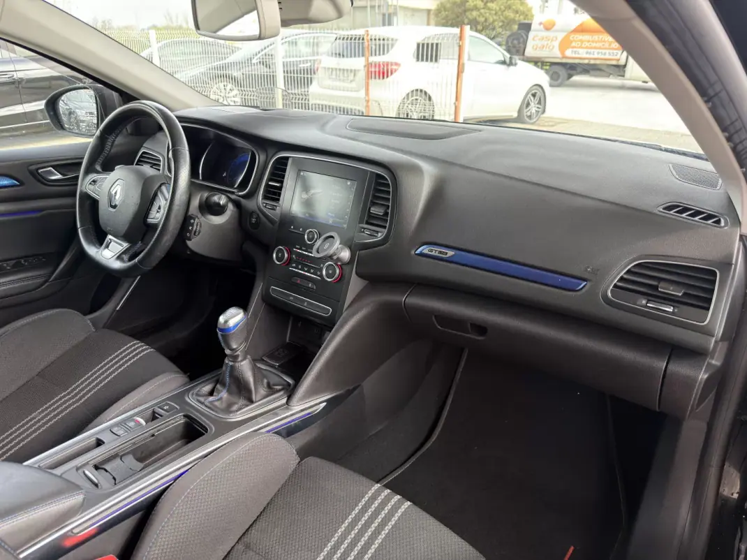 Renault Mégane 2019 - 15990 EUR, 122827 km - AUTO.MOTO.pt - 122827km - foto 12 de 21
