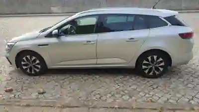 Renault Mégane Grand Coupe 2022 - 18000 EUR, 127000 km - foto 2 de 15