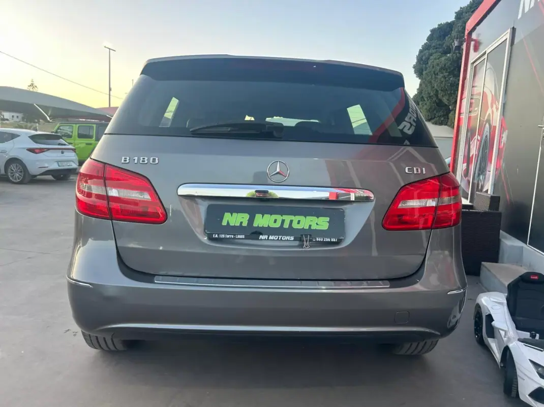 Mercedes-Benz B 180 2013 - 9947 EUR, 239000 km - AUTO.MOTO.pt - 239000km - foto 7 de 23