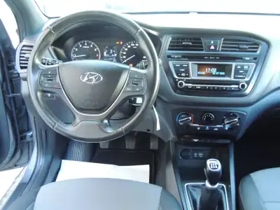 Hyundai i20 2017 - 10950 EUR, 128500 km - AUTO.MOTO.pt - 128500km - foto 6 de 13