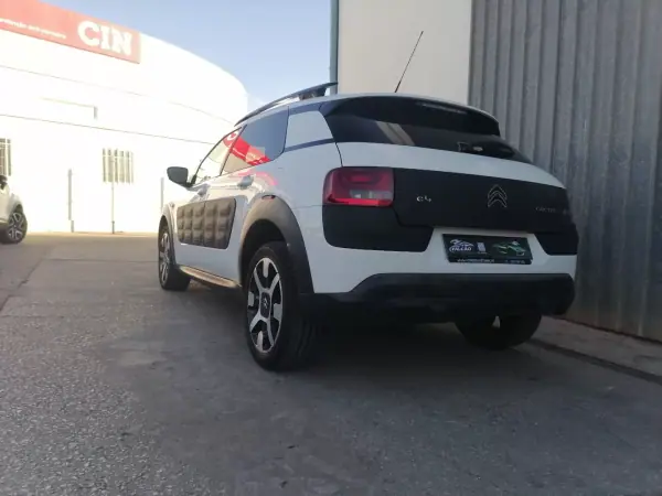 Citroën C4 Cactus 2016 - 8900 EUR, 130800 km - AUTO.MOTO.pt - 130800km - foto 8 de 17