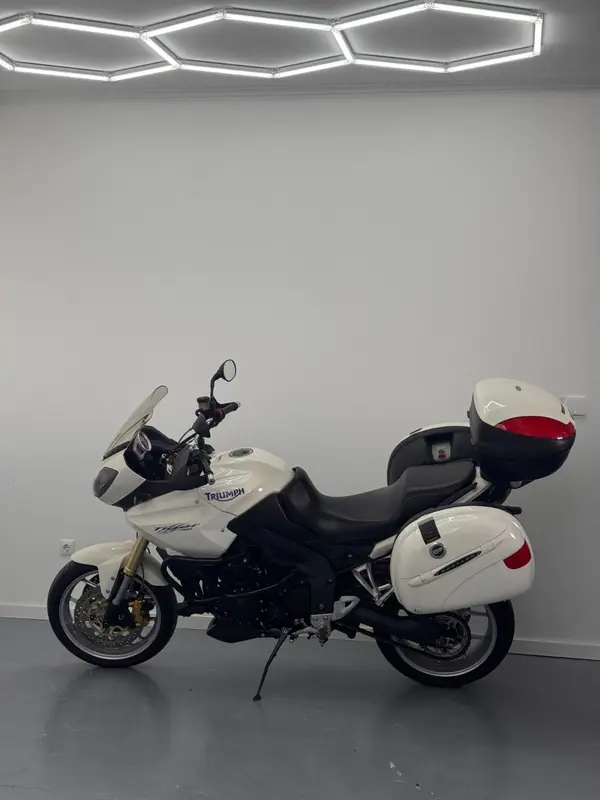 Triumph Tiger 1050 1050 2007 Gasolina — 40 000 km · Lisboa Triumph Tiger 1050 2007