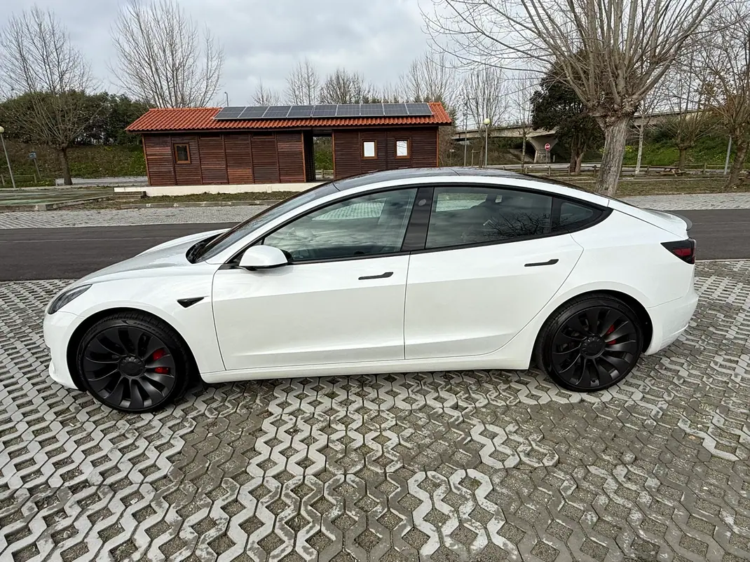 Tesla Model 3 2022 - 33500 EUR, 70000 km - AUTO.MOTO.pt - 70000km - foto 24 de 30