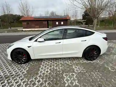 Tesla Model 3 2022 - 33500 EUR, 70000 km - AUTO.MOTO.pt - 70000km - foto 24 de 30